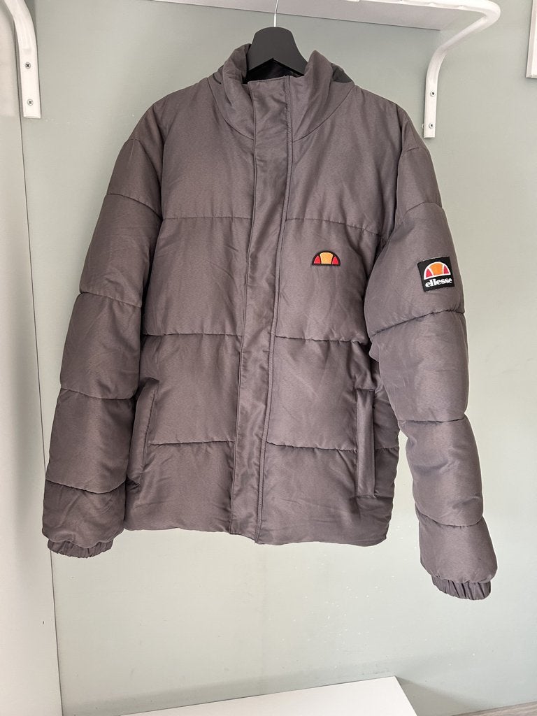 Stoere gewatteerde jas - Ellesse (maat L), Maat 52/54 (L), Zo goed als nieuw, Grijs, Ellesse