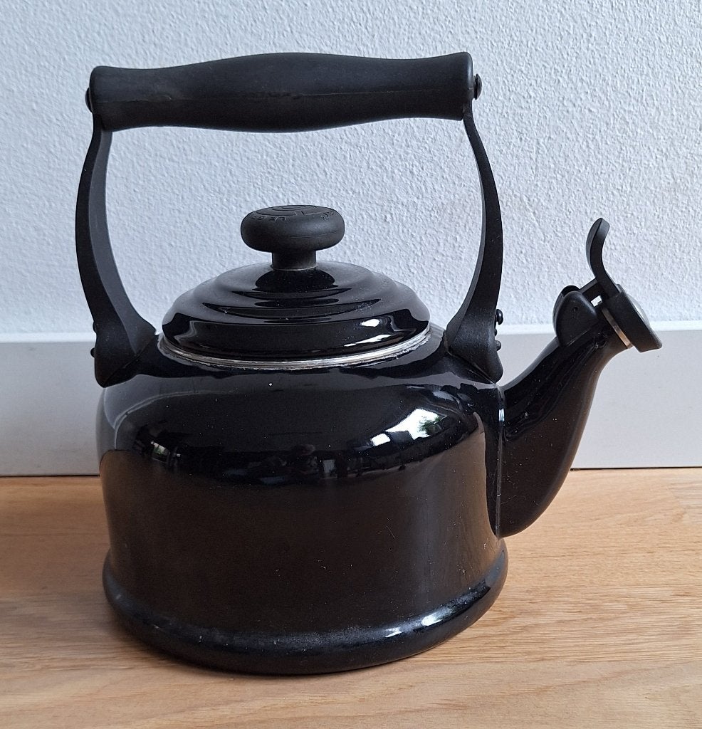 Grote fluitketel , waterketel van merk Le Creuset - 2,1 L, Huis en Inrichting, Keuken | Keukenbenodigdheden, Ophalen of Verzenden