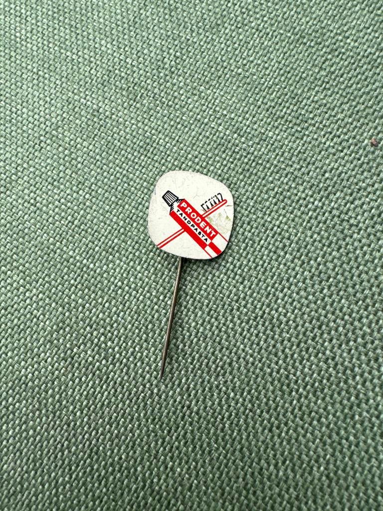Vintage Prodent Tandpasta Pin - Verzamelobject, Verzamelen, Speldjes, Pins en Buttons, Gebruikt, Speldje of Pin, Merk, Ophalen of Verzenden