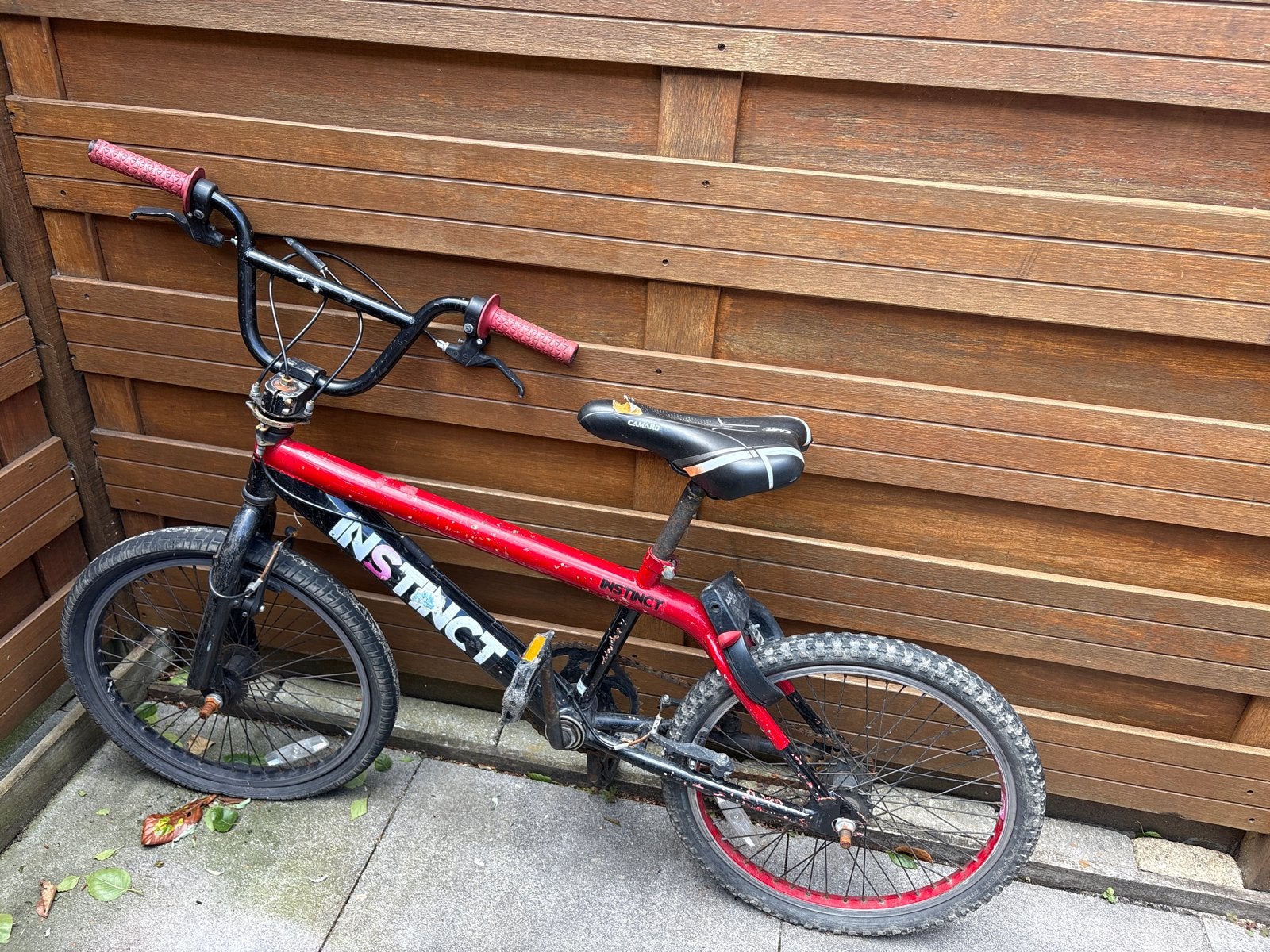 BMX Instinct fiets - Rood/Zwart - Gebruikt, Fietsen en Brommers, Ophalen, Gebruikt, Staal, Velgrem