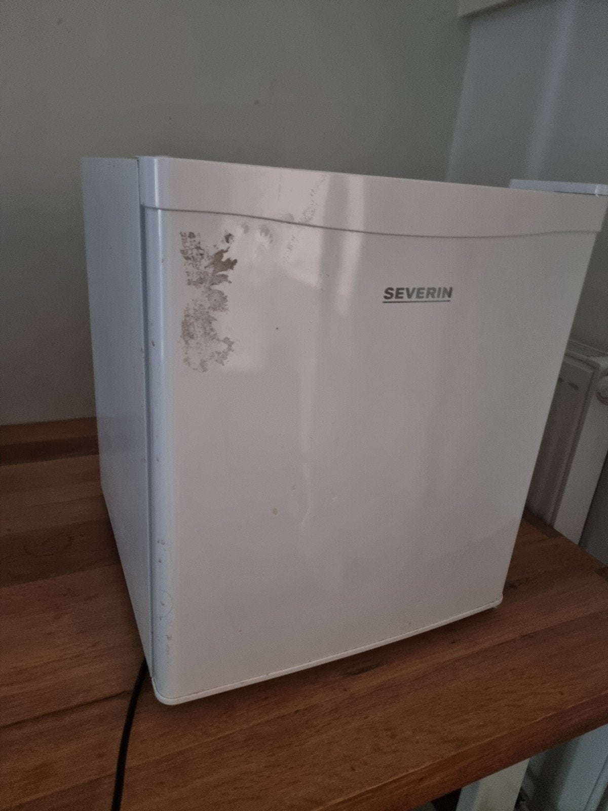 Compacte Severin koelkast met vriesvakje, Witgoed en Apparatuur, Koelkasten en IJskasten, Gebruikt, Ophalen of Verzenden, Minder dan 75 liter