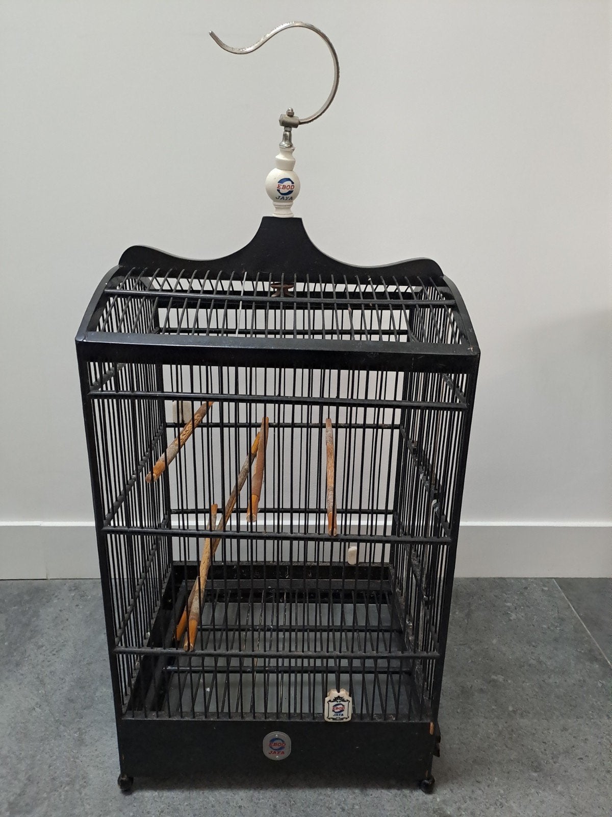 Ebod vogelkooi zwart, Ophalen