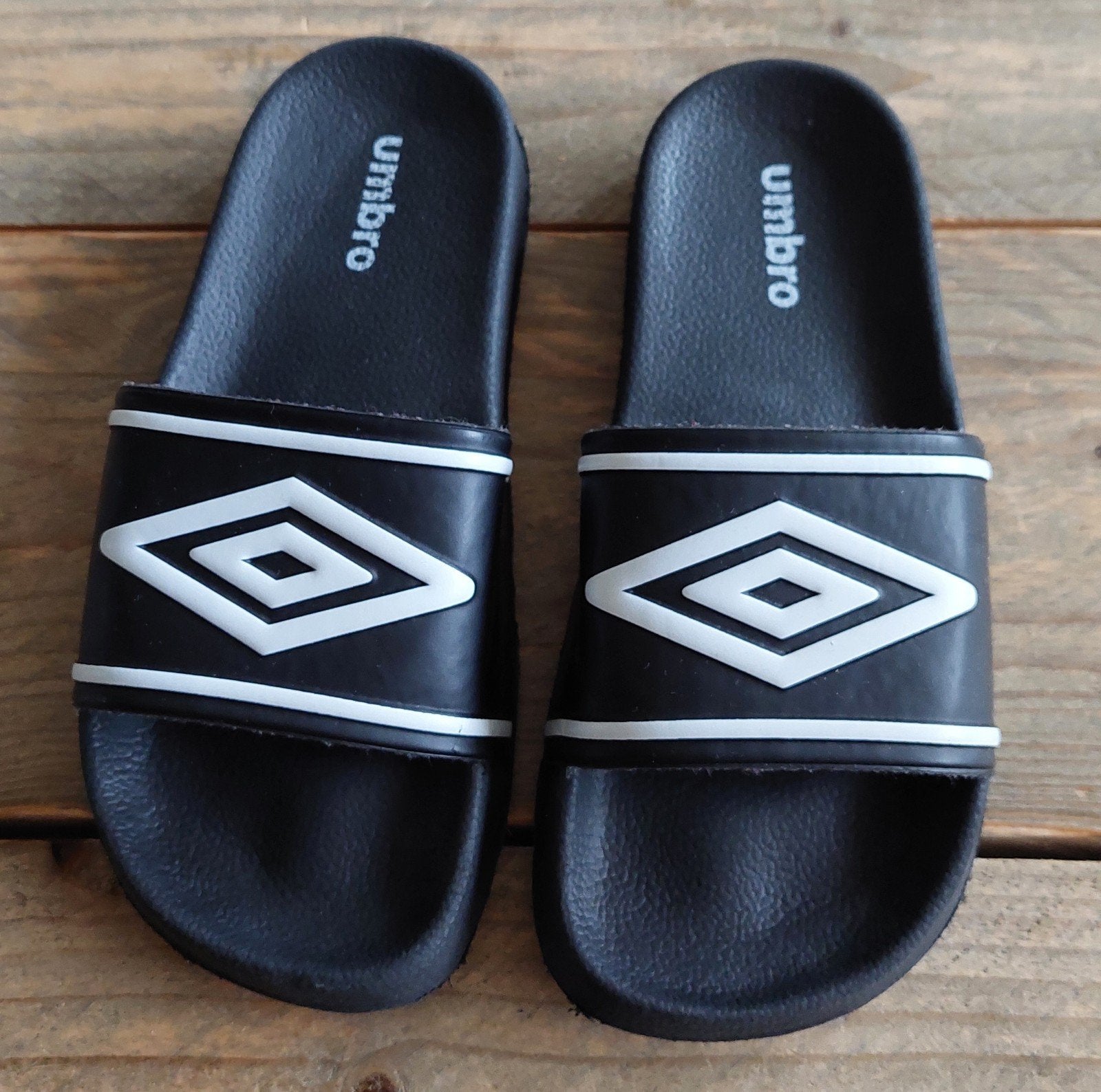Umbro slippers, maat 31, Ophalen of Verzenden, Zo goed als nieuw, Jongen, Umbro