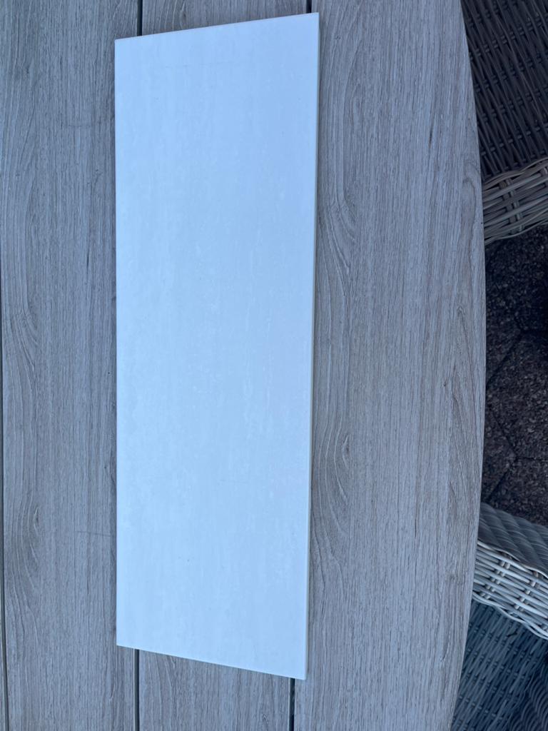 Wand- en vloertegels (wit en houtlook), 60 cm of meer, Gebruikt, Ophalen of Verzenden, Minder dan 5 m²
