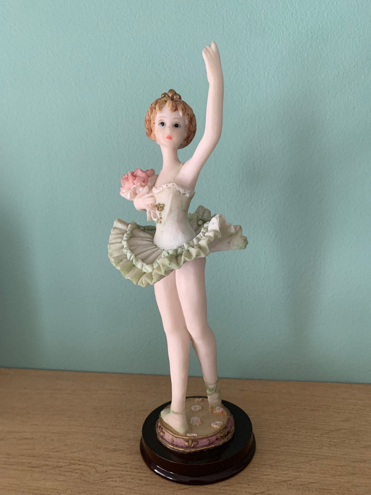 Mooi vintage kunsthars beeldje ballerina, Verzamelen, Ophalen of Verzenden, Zo goed als nieuw, Mens