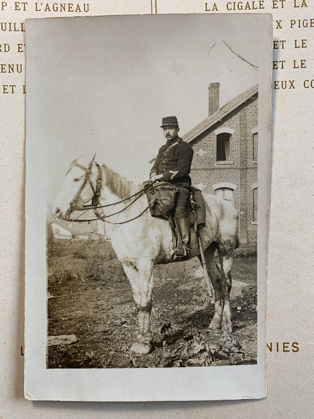 GERESERVEERD Foto -  Franse cavalerist te paard (GO), Gebruikt, Foto, Ophalen of Verzenden, Voor 1940