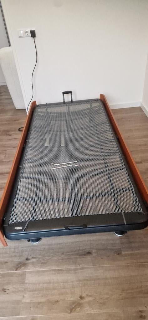 Auping royaal electriesh 1 persoons senioren bed, Huis en Inrichting, Ophalen, Zo goed als nieuw, Eenpersoons, 90 cm