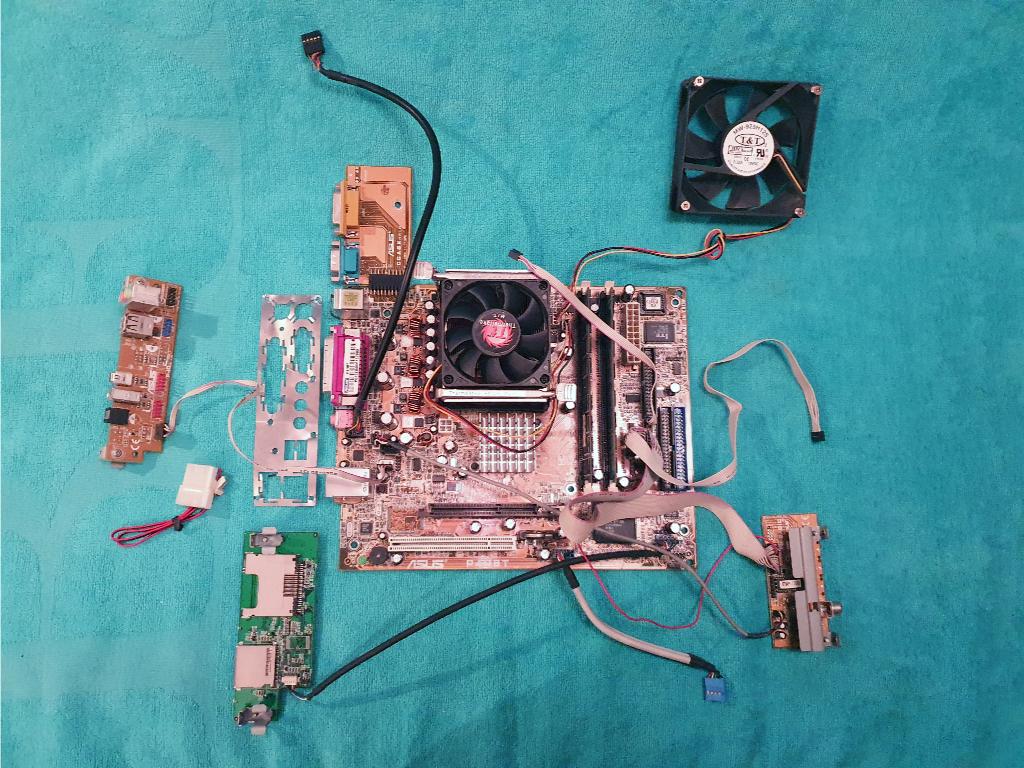 Vintage XP-pc - Pentium 4, 3.0GHz HT, 2GB ram - ONDERDELEN, Computers en Software, Vintage Computers, Ophalen of Verzenden, Microsoft