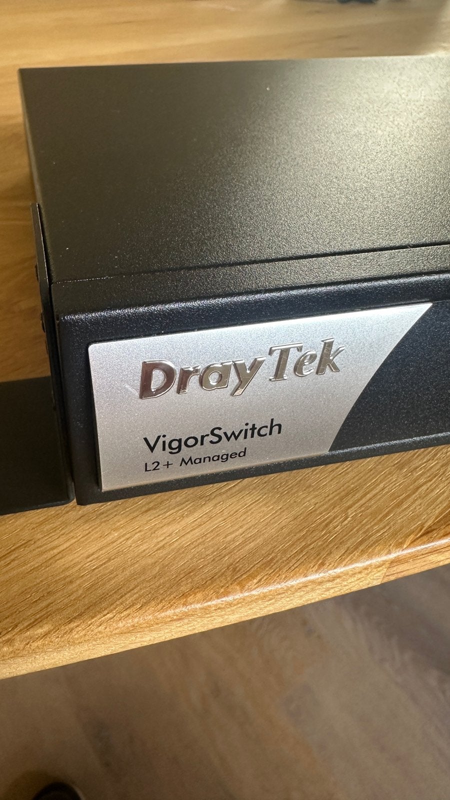 DrayTek VigorSwitch P2100 L2+ Managed Gigabit PoE Switch, Ophalen of Verzenden, Gebruikt
