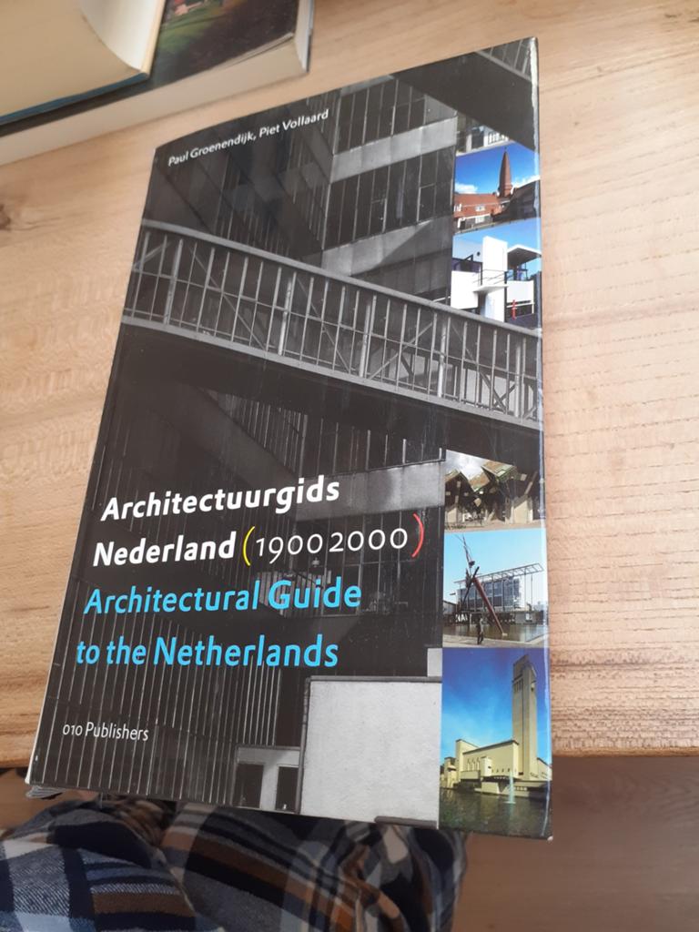Architectuurgids Nederland (1900-2000), Ophalen of Verzenden, Gelezen, Architectuur algemeen, Paul Groenendijk, Piet Vollaard