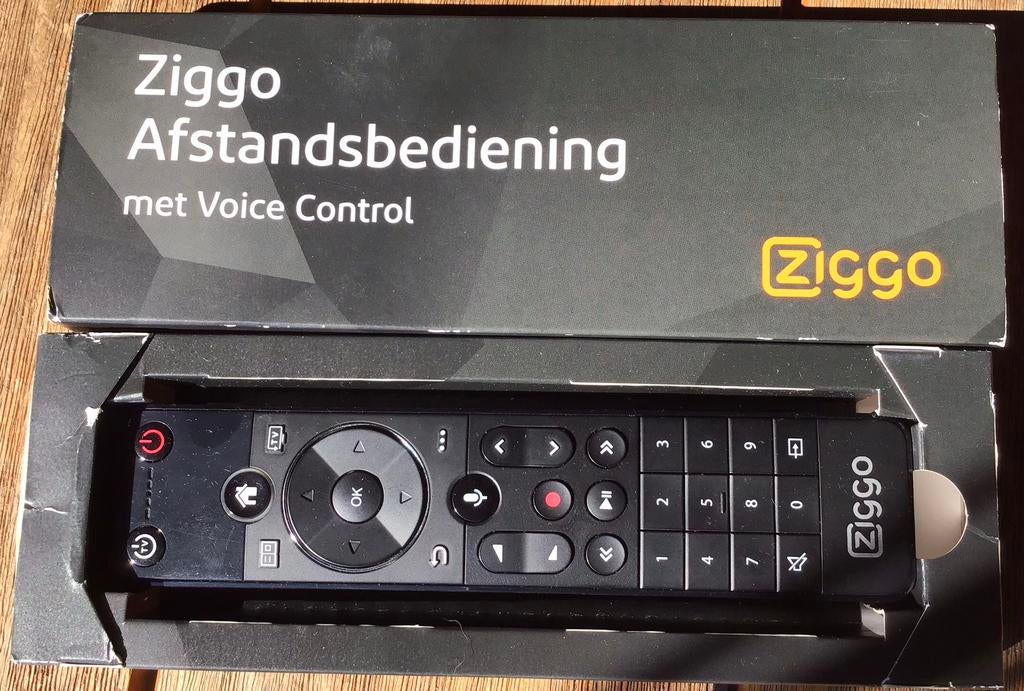 ZIGGO AFSTANDSBEDIENING MET VOICE CONTROL, Ophalen of Verzenden, Gebruikt, Origineel, Receiver of Versterker