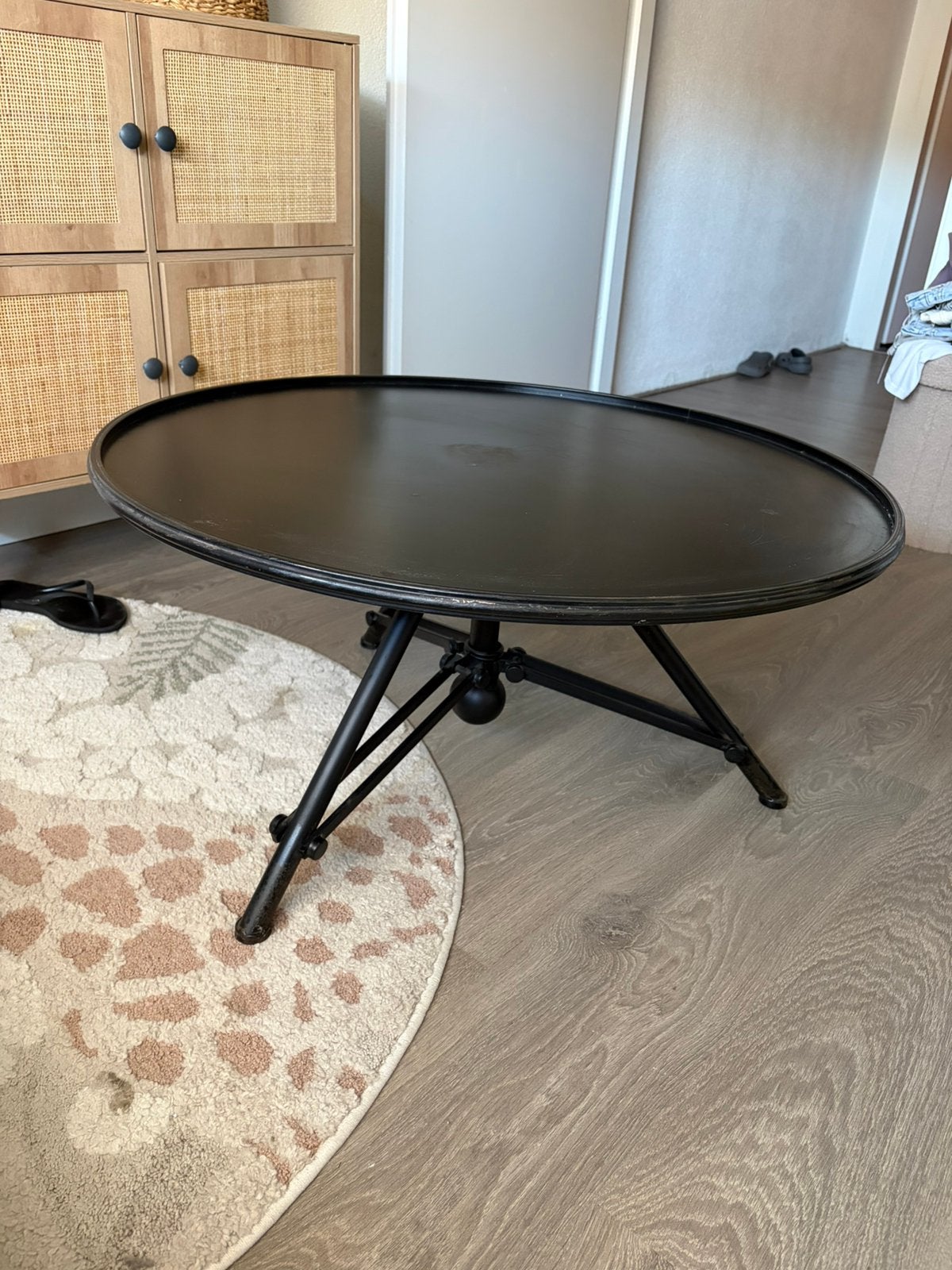 Zwarte metalen ronde industriele salontafel, Ophalen, Zo goed als nieuw, Rond, 50 tot 100 cm