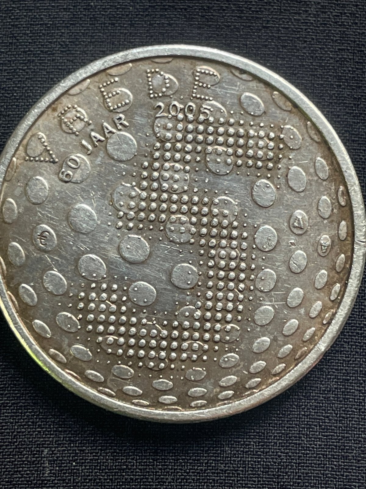 Zeldzame 5 euro munt 60 Jaar Vrede en Vrijheid 2005, Postzegels en Munten, Ophalen of Verzenden, Koningin Beatrix, Euro's, Losse munt