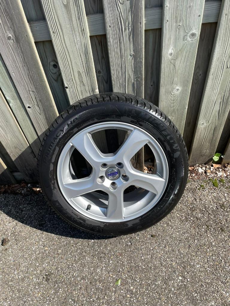 Volvo V70 C70 V60 S60 velgen 17 inch + zomer banden, Auto-onderdelen, Ophalen, Gebruikt, Velg(en), 17 inch