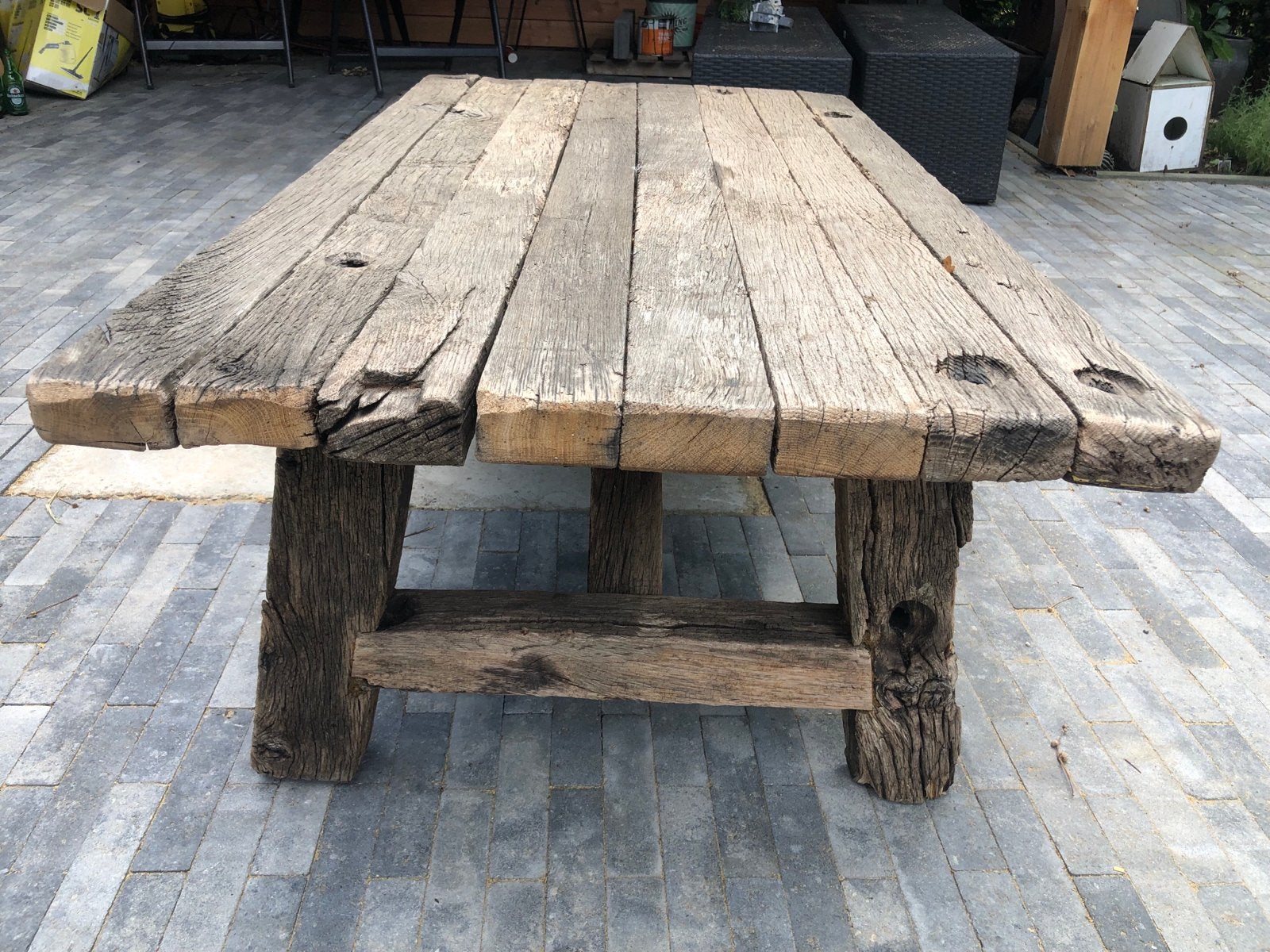 Robuuste oude salontafel, Ophalen