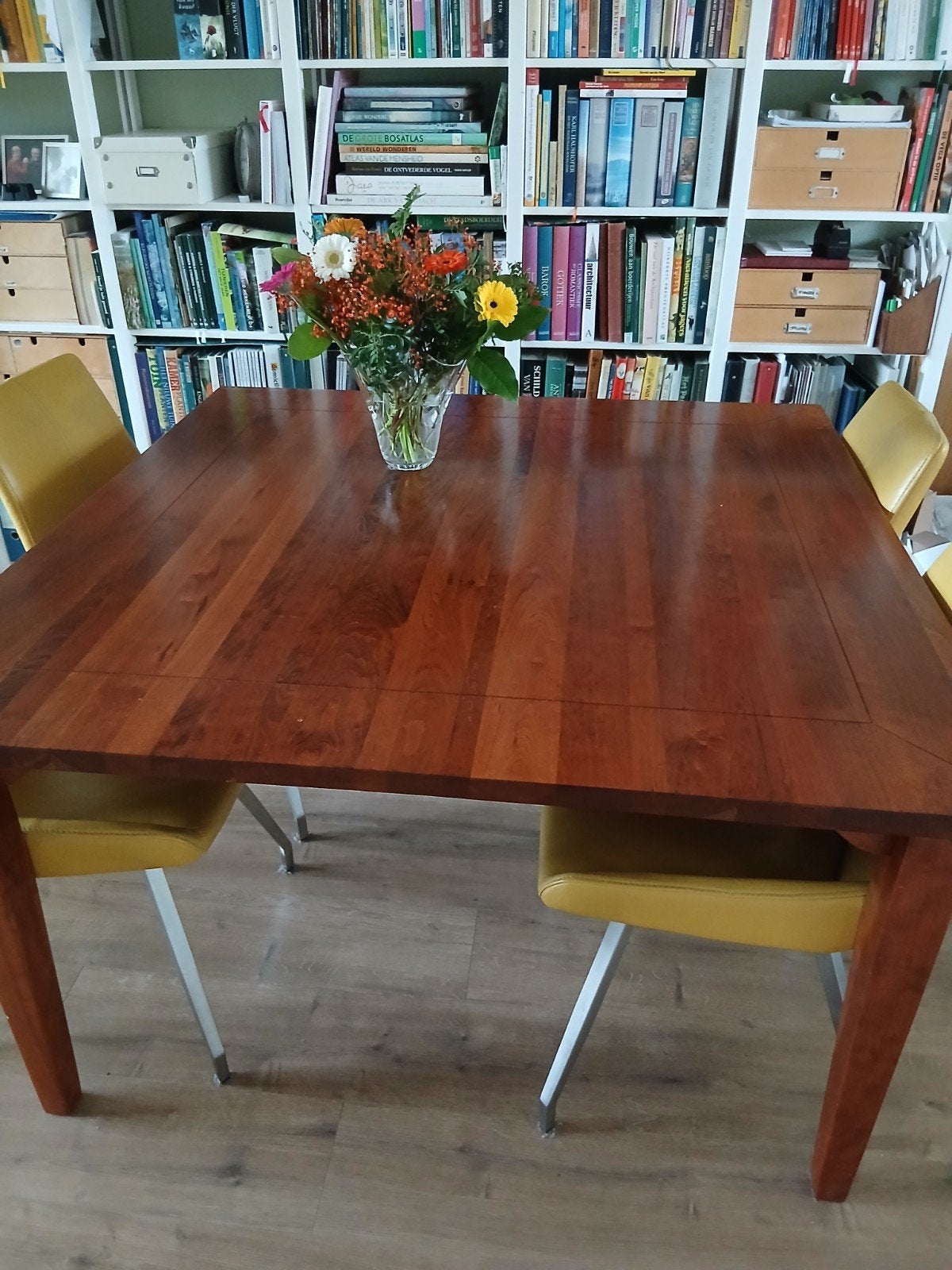 modern- landelijke stijl kersenhouten tafel 130x130, Huis en Inrichting, Ophalen, Zo goed als nieuw, Kersenhout, Rechthoekig