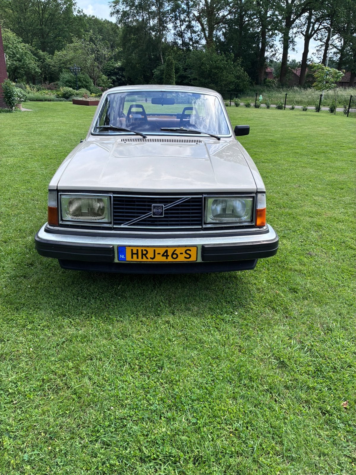 Volvo 244GL oldtimer, Auto's, 4 cilinders, Beige, 10 km/l, Bruin