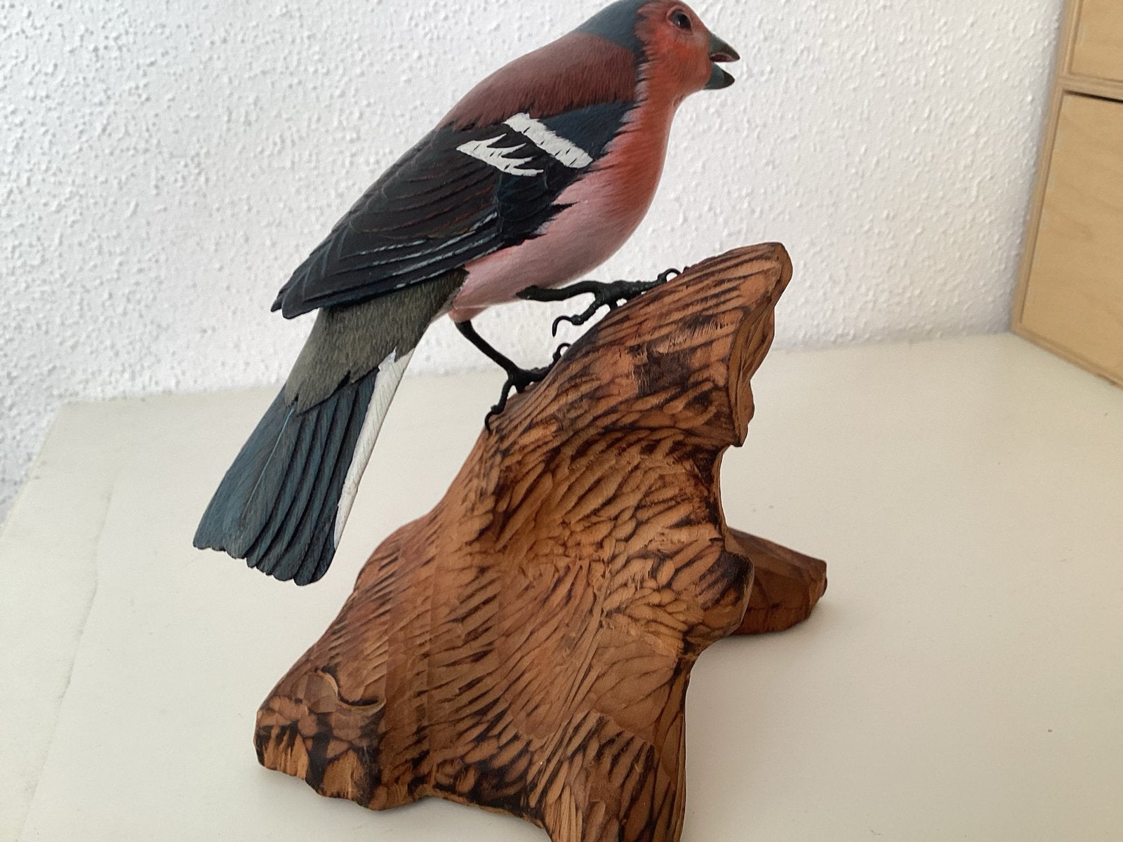 Houten vogel: The Chaffinch, gesigneerd FG 1982, Houtsnijwerk, Minder dan 20 cm, Ophalen of Verzenden, Hout