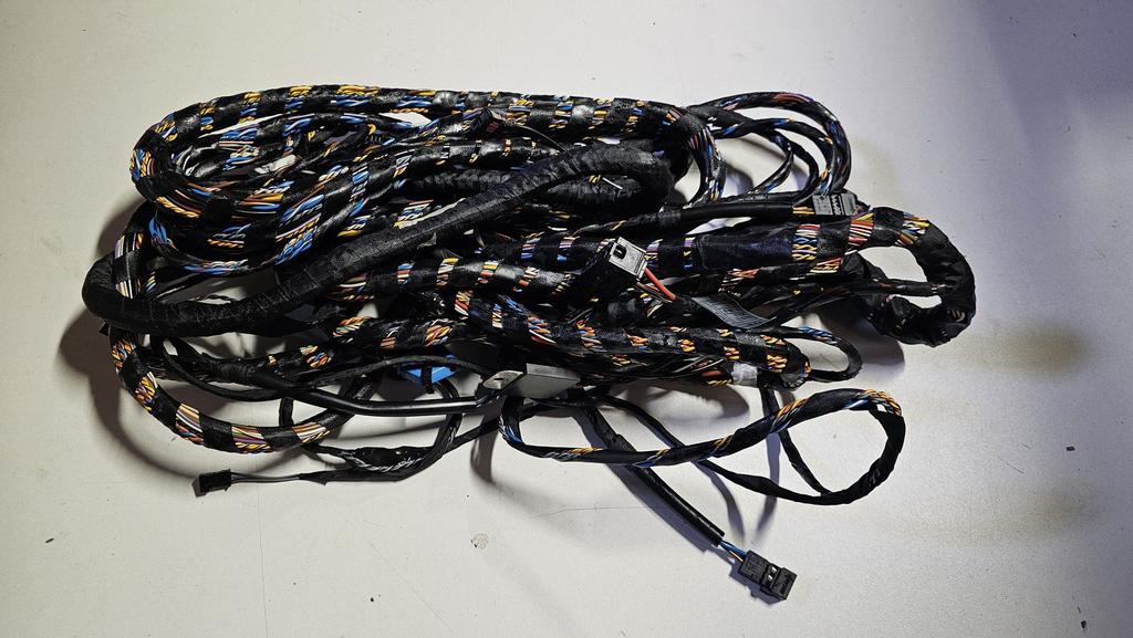 Nieuwe kabelboom voor audio en basbox en navigatie systeem p, Ophalen of Verzenden, -, -, -