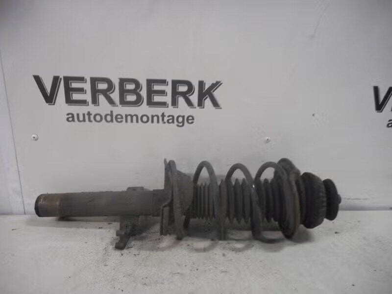 VEERPOOT RECHTS VOOR Ford Ka I (01-1996/11-2008), Auto-onderdelen, Gebruikt, Ophalen of Verzenden, Henry-Ford-Straße 1 50735 Köln, DE