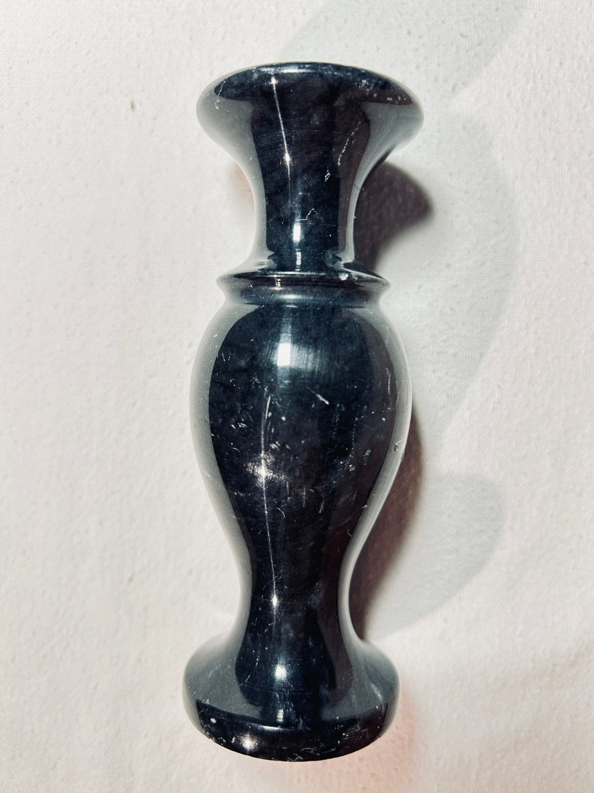Antiek zwaar marmeren vaasje voor bv. 1 roos, 13 cm hoog, Antiek en Kunst, Ophalen of Verzenden