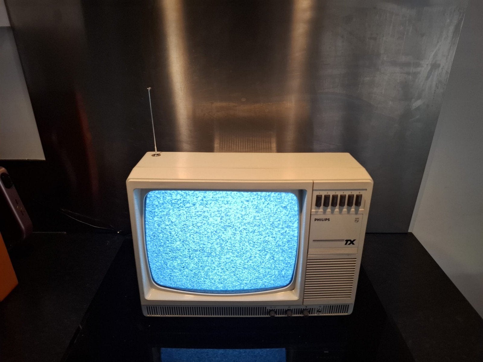 UNIEK NIEUWSTAAT 1982 WK EDITIE PHILIPS TV INCL BOEKJES, Audio, Tv en Foto, Ophalen of Verzenden, Zo goed als nieuw, 40 tot 60 cm
