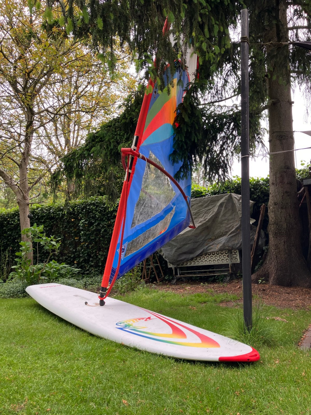 Mistral Kailua complete Windsurfplank en gratis kinderzeil, Watersport en Boten, Windsurfen, Mistral, Gebruikt, 300 cm of meer