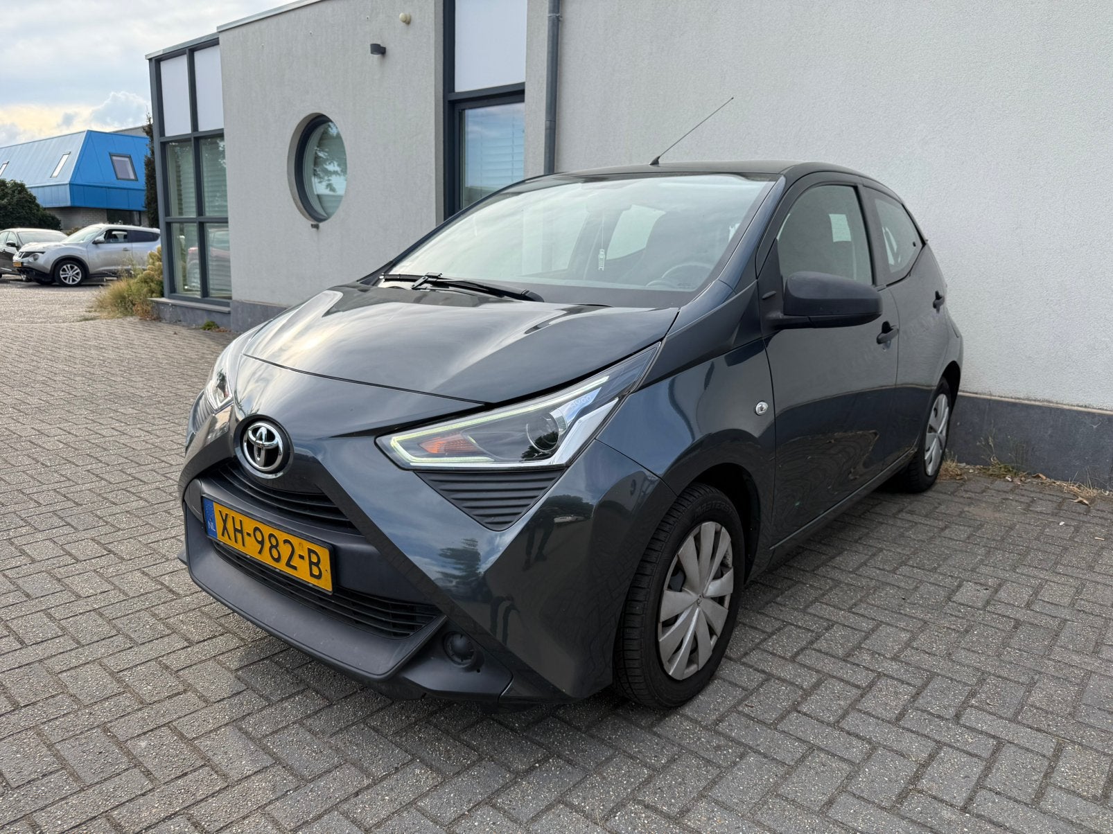 Toyota Aygo 1.0 Vvt-i 72pk 5D 2019 Grijs Airco/Navi/Cruise!, Voorwielaandrijving, Stof, 4 stoelen, Origineel Nederlands