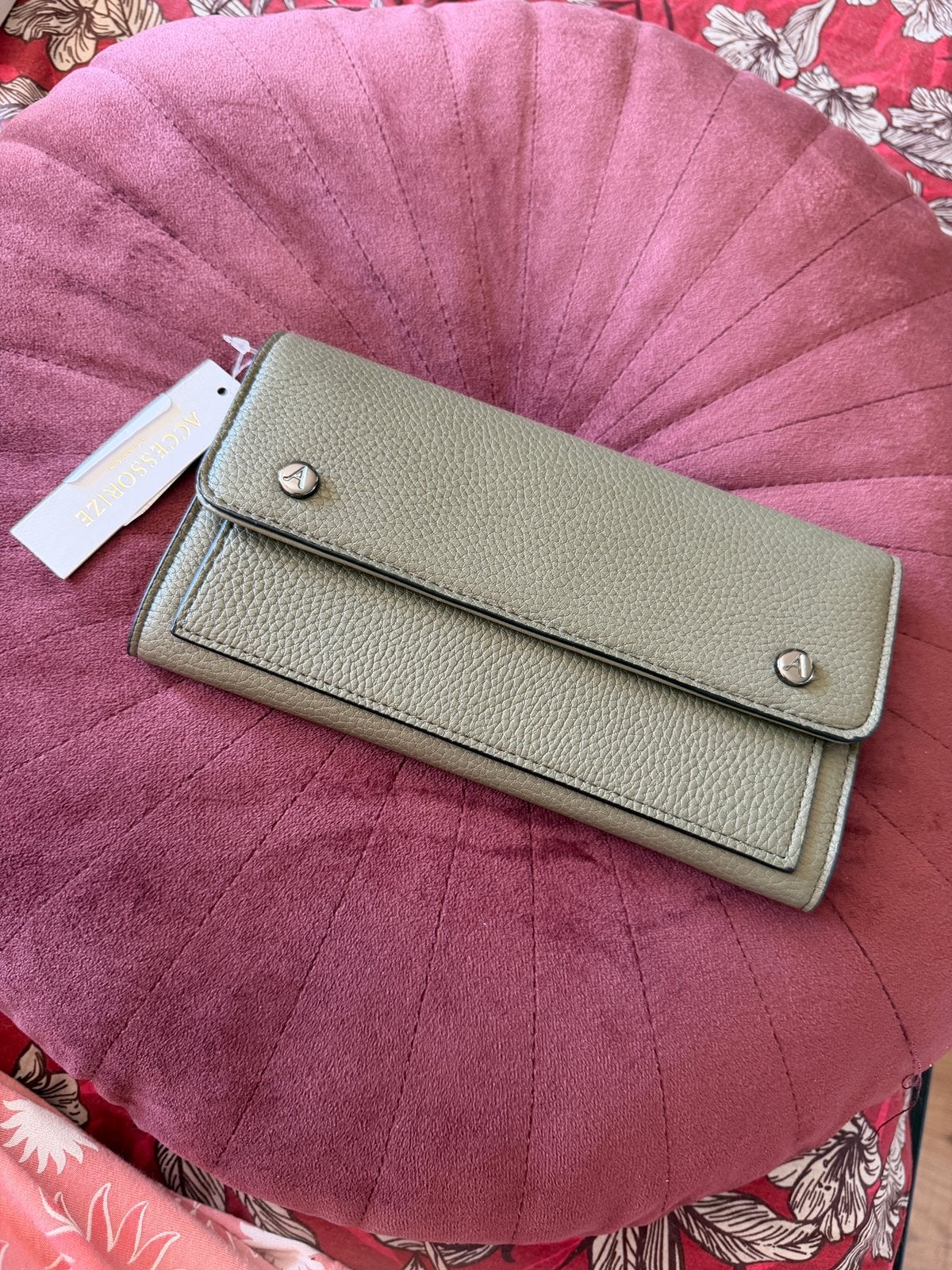Accessorize London Khaki Large Stud Wallet Purse-Brand New, Ophalen of Verzenden, Nieuw, Groen