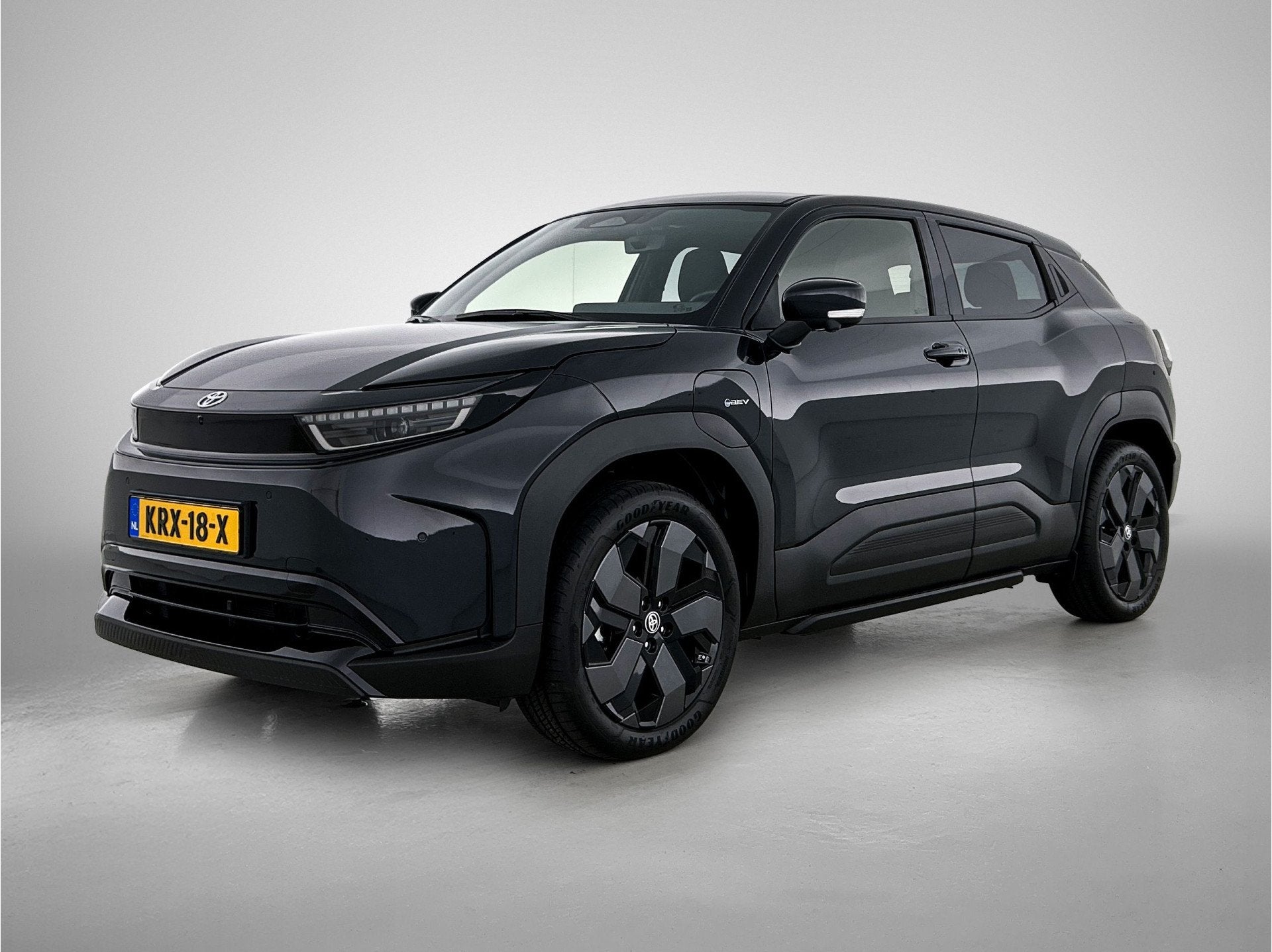 Toyota Urban Cruiser Executive 61 kWh DEMO | ACC | Stoel en, 12 maanden, Leder en Stof, Zwart, Origineel Nederlands