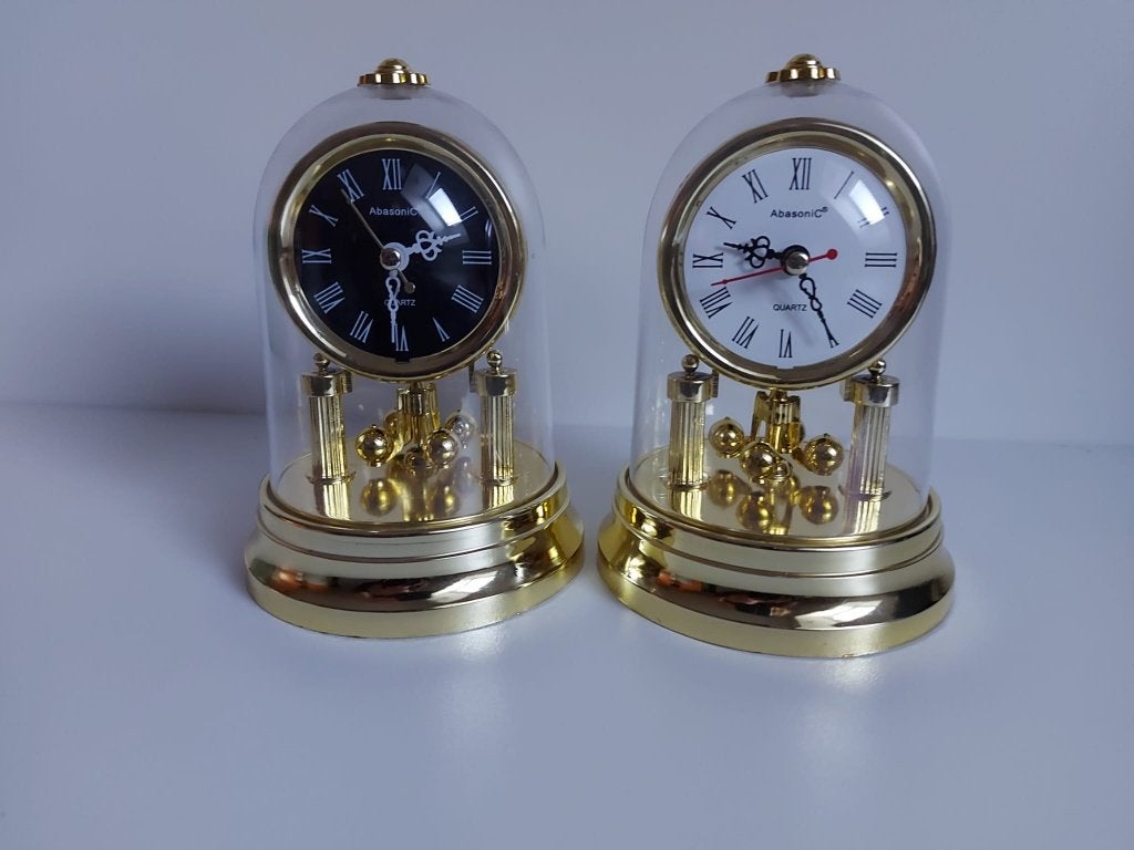 2 x mini stolp klokken "Abasonic" zwart en wit", Antiek en Kunst, Antiek | Klokken, Ophalen
