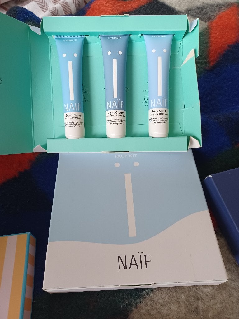 2 set Naif Face Natuurlijk Gezichtsverzorging vegan skincare, Ophalen of Verzenden, Nieuw, Gehele gezicht