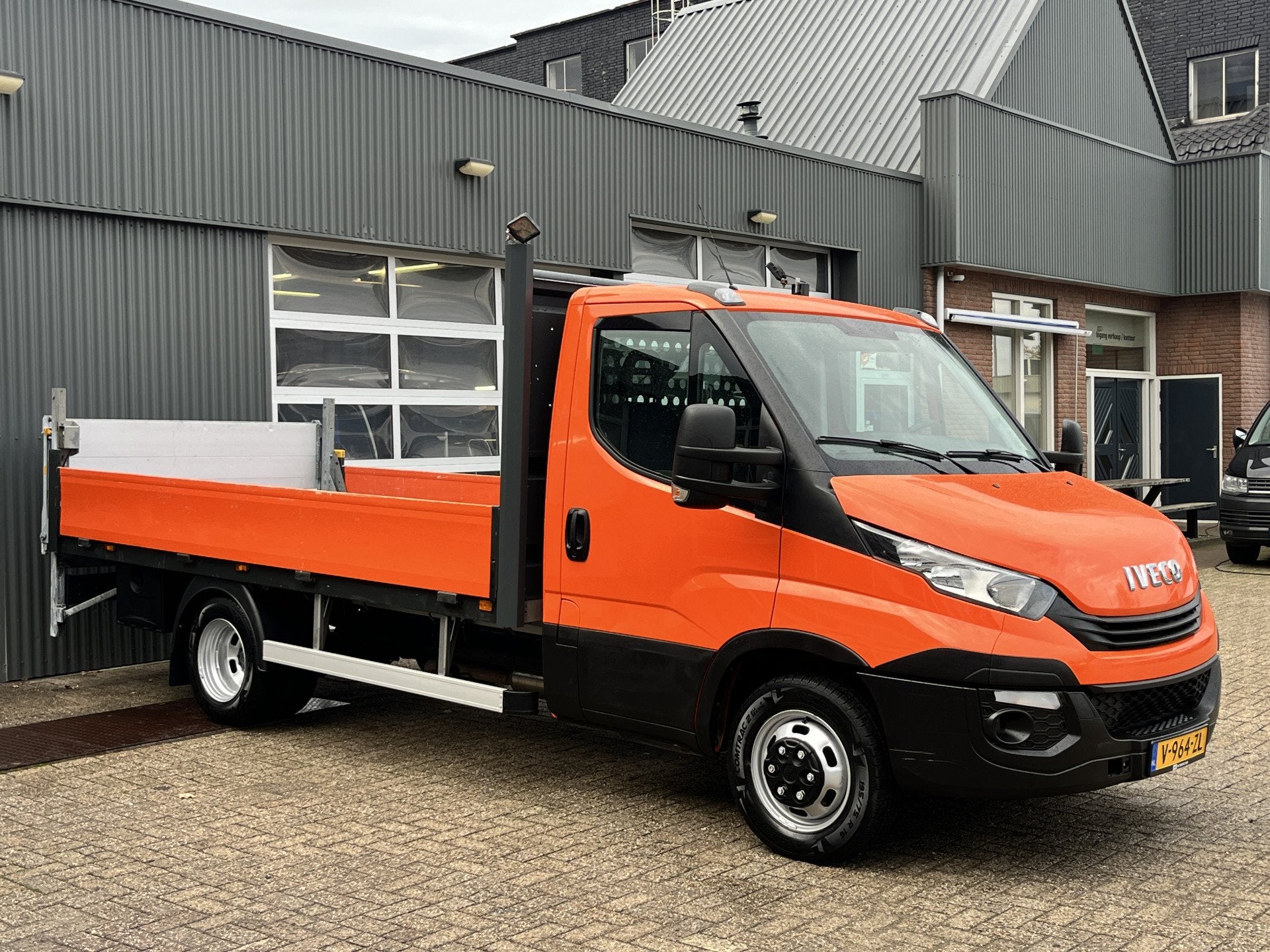 Iveco Daily 35C14 2.3 375 Laadklep 500kg Trekhaak 3500kg tre, Auto's, Gebruikt, Iveco, Origineel Nederlands, Bedrijf