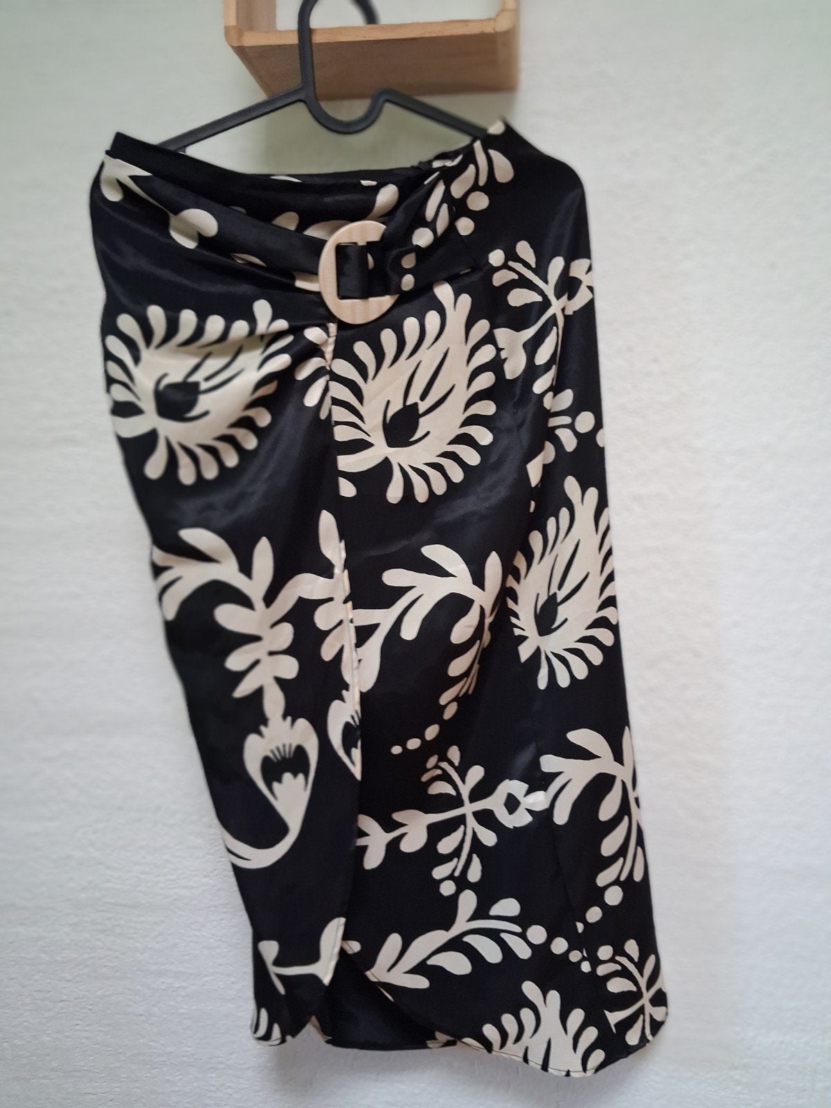 ZARA rok zwart/crème met bloemenprint & ceintuur – maat XSMo, Ophalen of Verzenden, Zo goed als nieuw, Maat 34 (XS) of kleiner