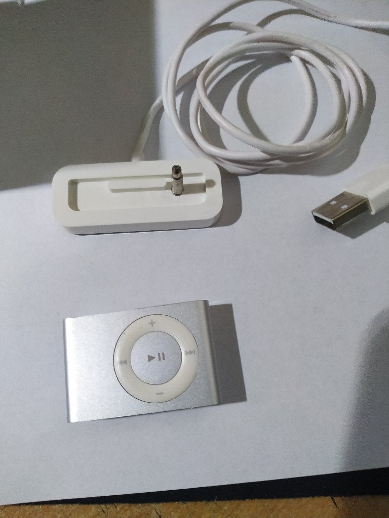 Apple iPod Shuffle 2nd Generation Model A1204 1GB, Audio, Tv en Foto, Mp3-spelers | Apple iPod, Gebruikt, Shuffle, Zilver, Minder dan 2 GB