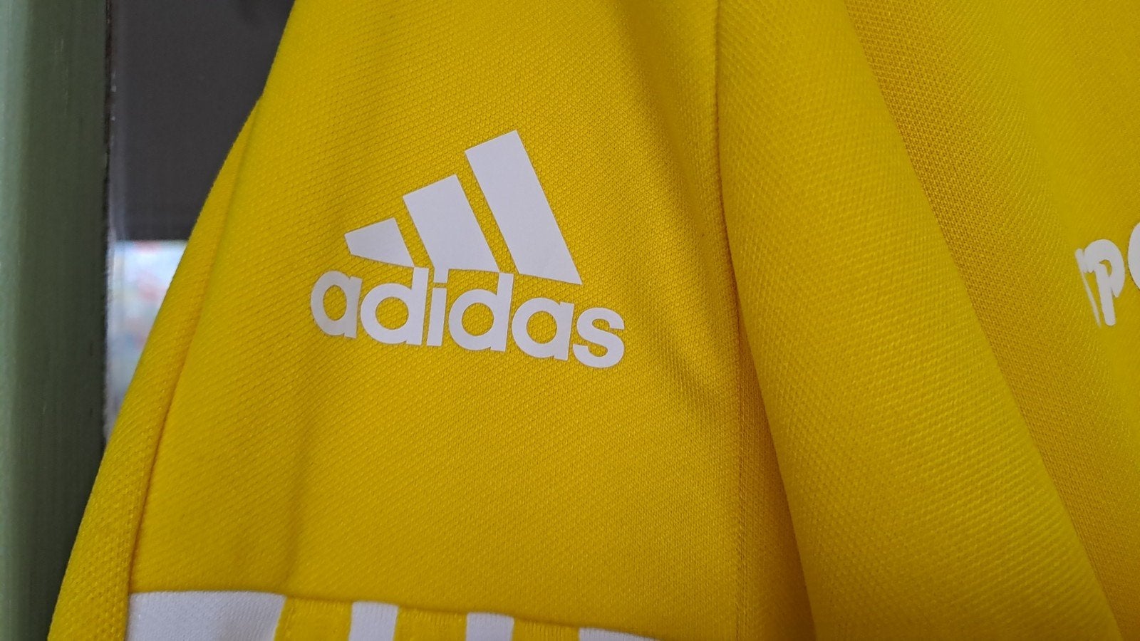 Adidas trainingsshirt geel maat XL, Kleding | Heren, Geel, Maat 56/58 (XL), Ophalen of Verzenden, Zo goed als nieuw