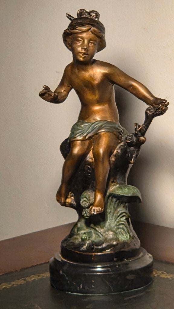 Bronzen Beeldje Auguste Moreau Gesigneerd, Antiek en Kunst, Ophalen of Verzenden