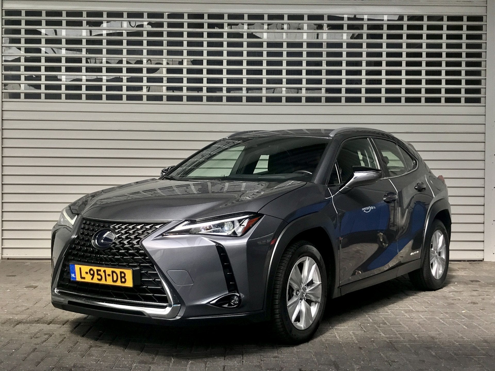 Lexus UX 250h Pro Edition Rijklaarprijs! (bj 2020), Auto's, Gebruikt, 4 cilinders, Alcantara, Grijs