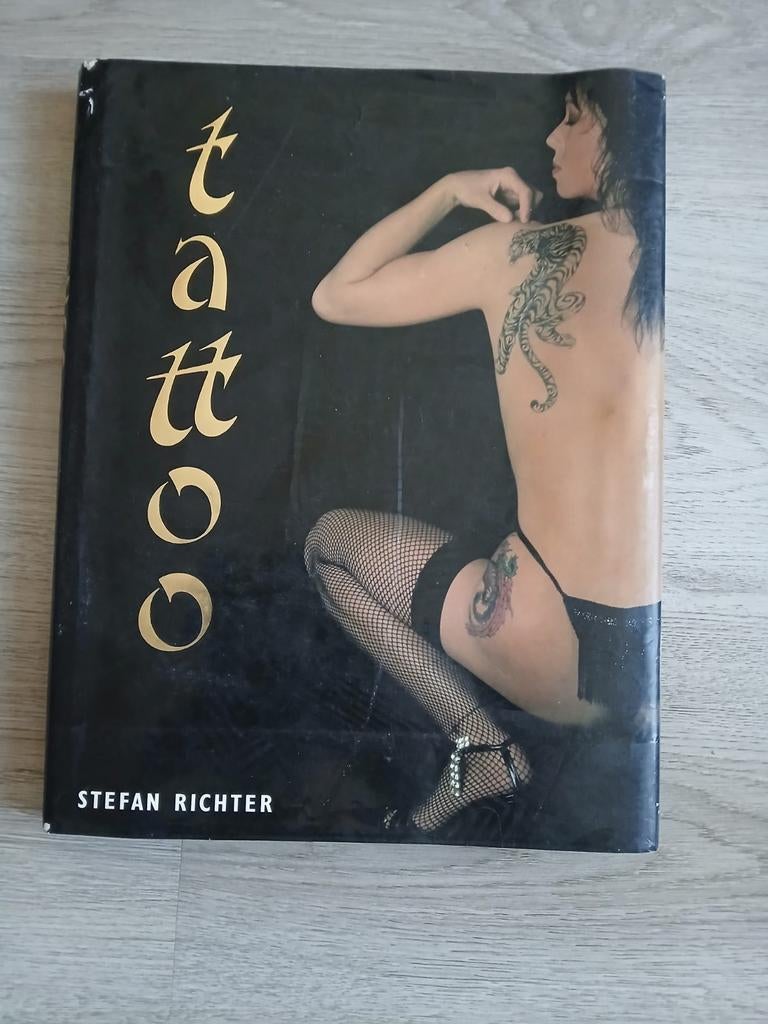 2 tattoo boeken, Ophalen
