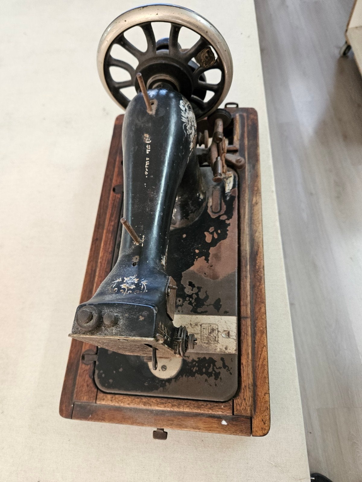 Antieke handnaaimachine - Decoratief object 60 jaar aud  ong, Ophalen of Verzenden