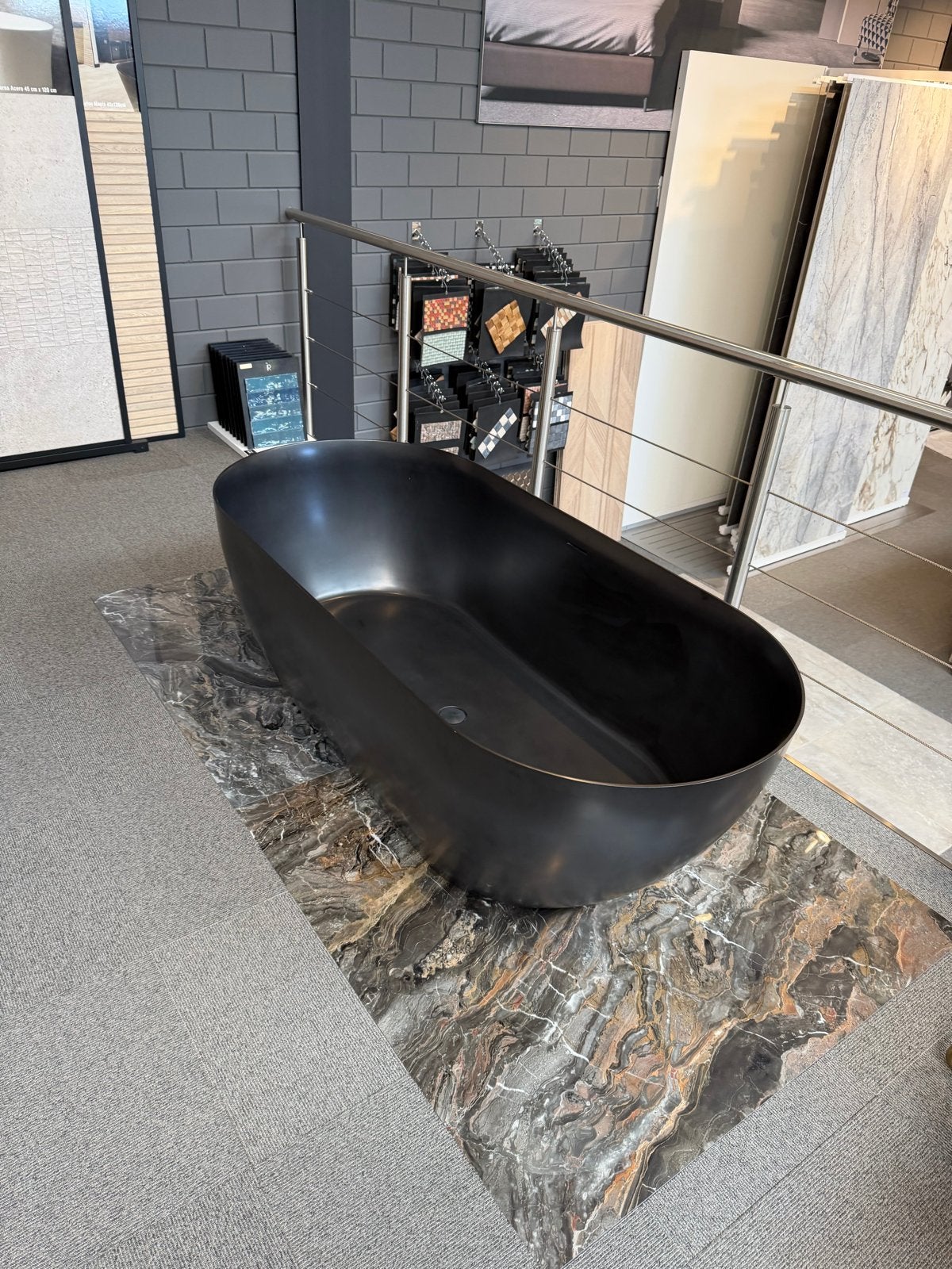 Luxe Vrijstaand Bad -  Solid surface Mat Zwart, Doe-het-zelf en Verbouw, Ophalen, Zo goed als nieuw, Chroom, Bad