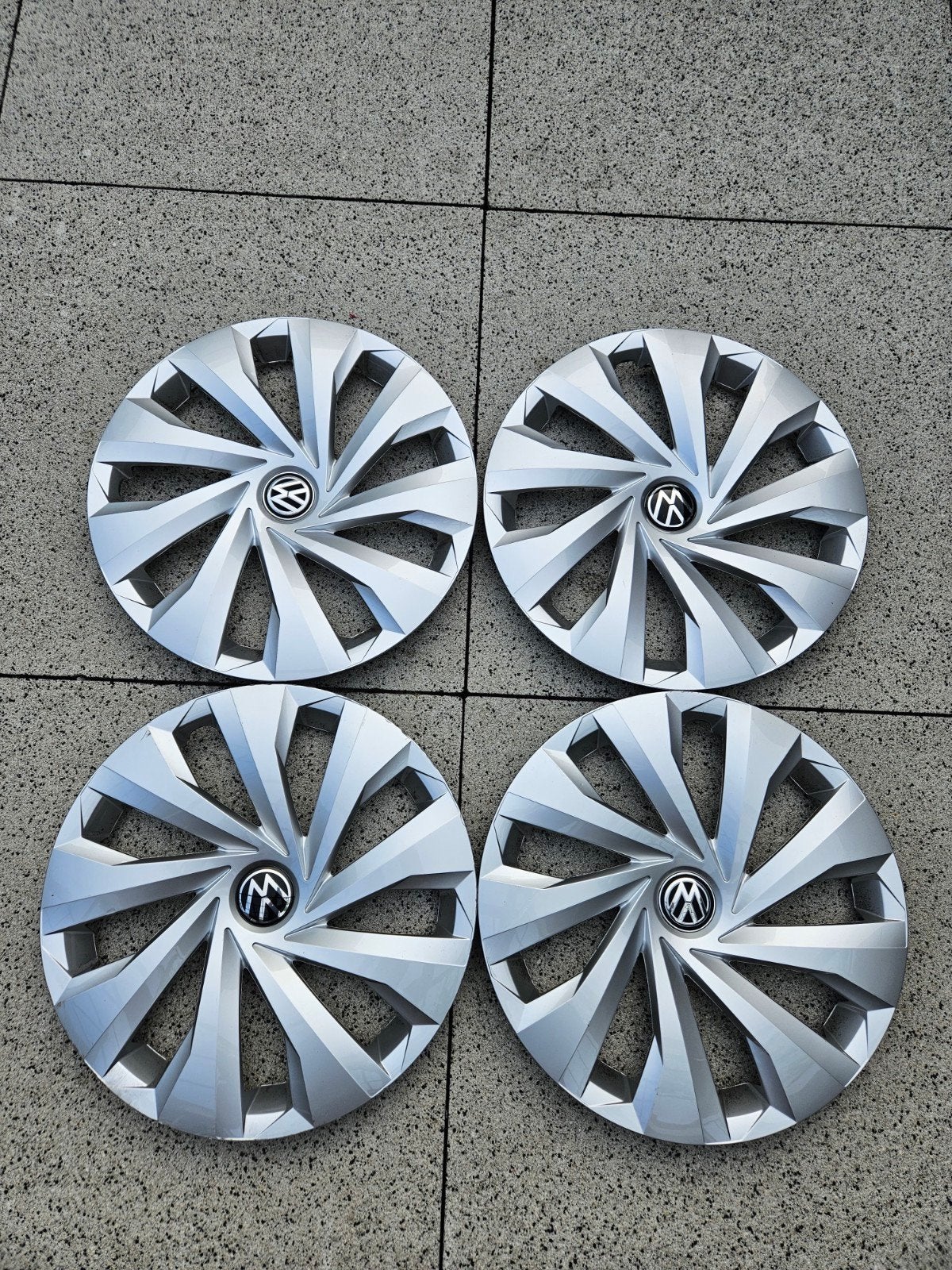 4× Origineel Volkswagen polo  Wieldop

Let op: 16 inch, Ophalen of Verzenden