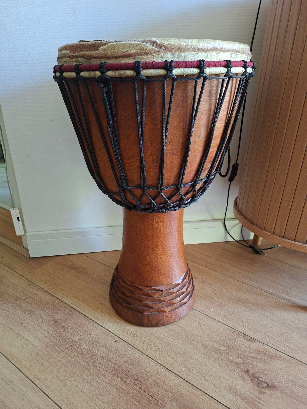 Afrikaanse trommel (djembe) - vel gescheurd, Muziek en Instrumenten, Percussie, Ophalen, Gebruikt, Trommel