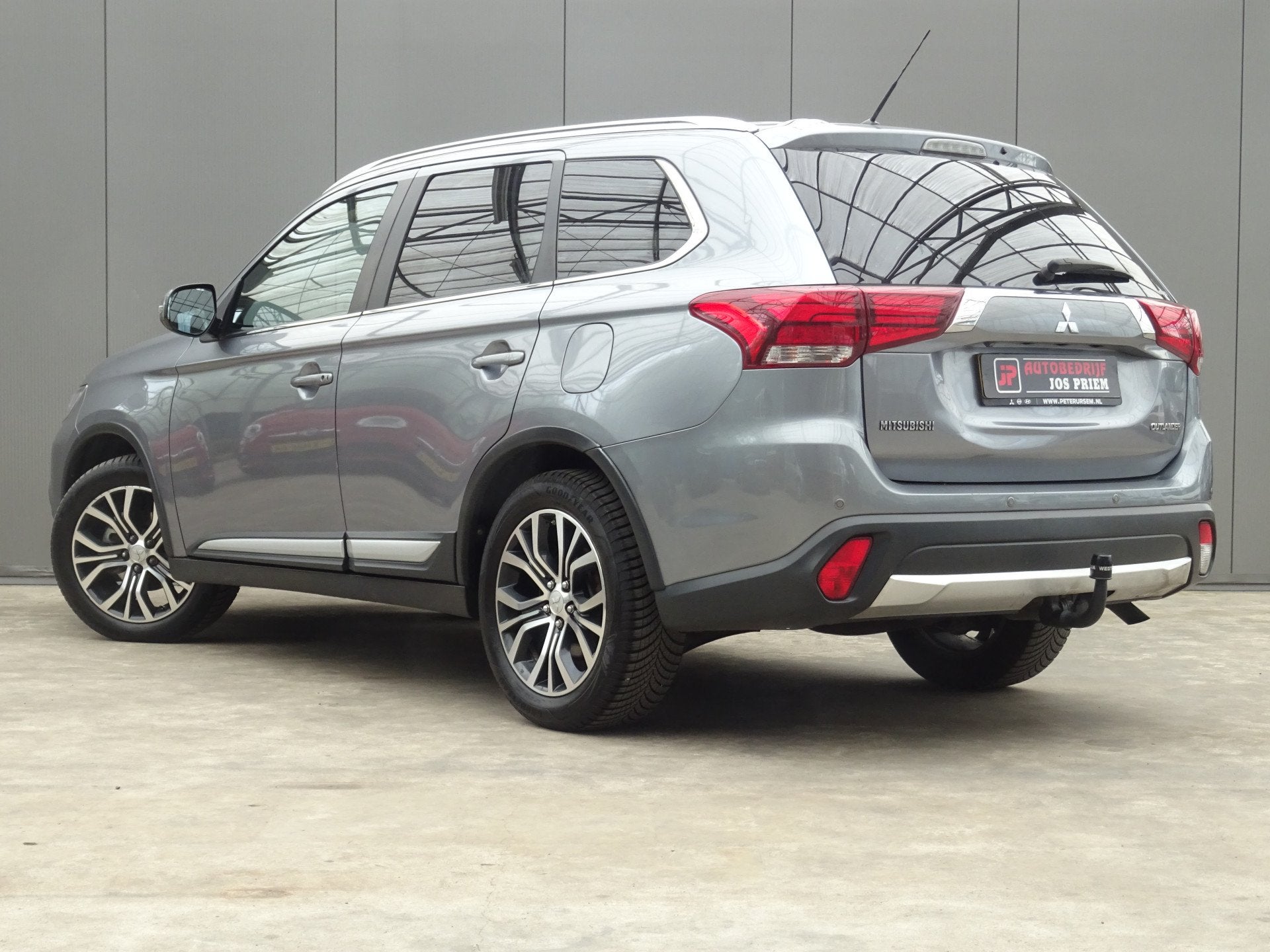 Mitsubishi Outlander 2.2 DI-D Instyle 4WD * MEEST LUXE UITV., Auto's, Mitsubishi, Automaat, 4 cilinders, 7 stoelen, Bedrijf