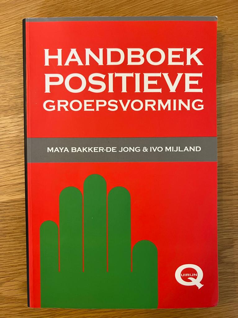 Handboek Positieve Groepsvorming - Maya Bakker-de Jong, Boeken, Ophalen of Verzenden, Gamma, Zo goed als nieuw, Overige niveaus