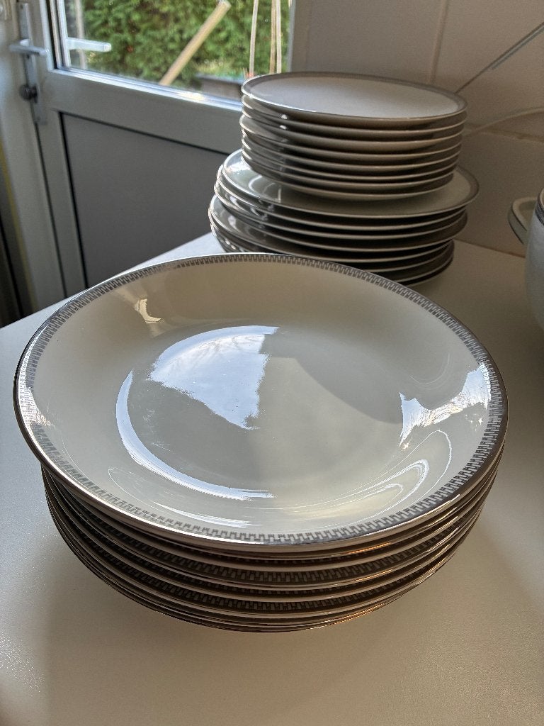 Te koop diverse servies, Huis en Inrichting, Ophalen, Zo goed als nieuw, Bord(en), Overige stijlen