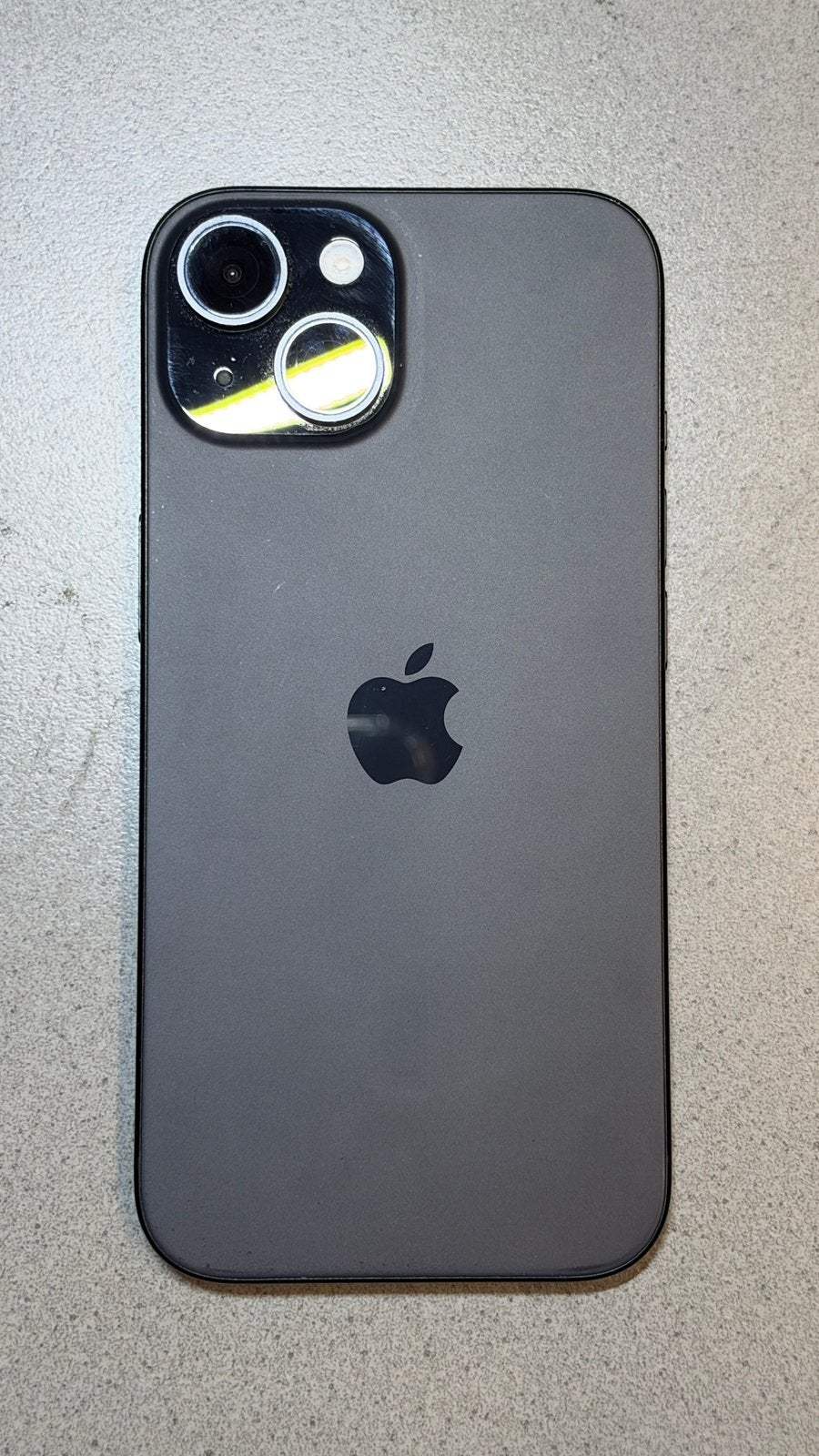 iPhone 15  128GB Zwart -Een lichte kras, maar in goede staat