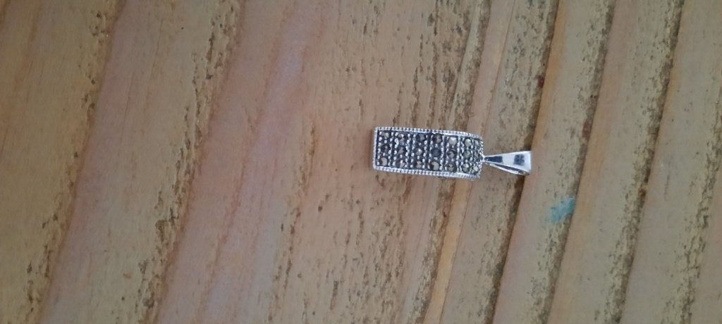 Antiek, zilveren hangertje met markasietjes., Ophalen of Verzenden, Zilver, Hanger, Met edelsteen