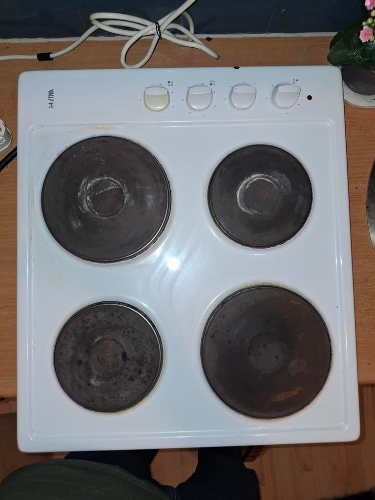 ETNA elektrische kookplaat 58 cm wit 4 zones (2-zone defect), Witgoed en Apparatuur, Kookplaten, Ophalen of Verzenden, Vrijstaand