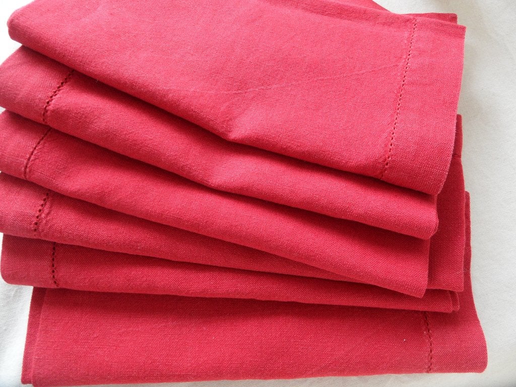 6 wedgwood kerst rode servetten zie fotos, Ophalen of Verzenden, Zo goed als nieuw, Rood, Tafelkleed of Tafelzeil